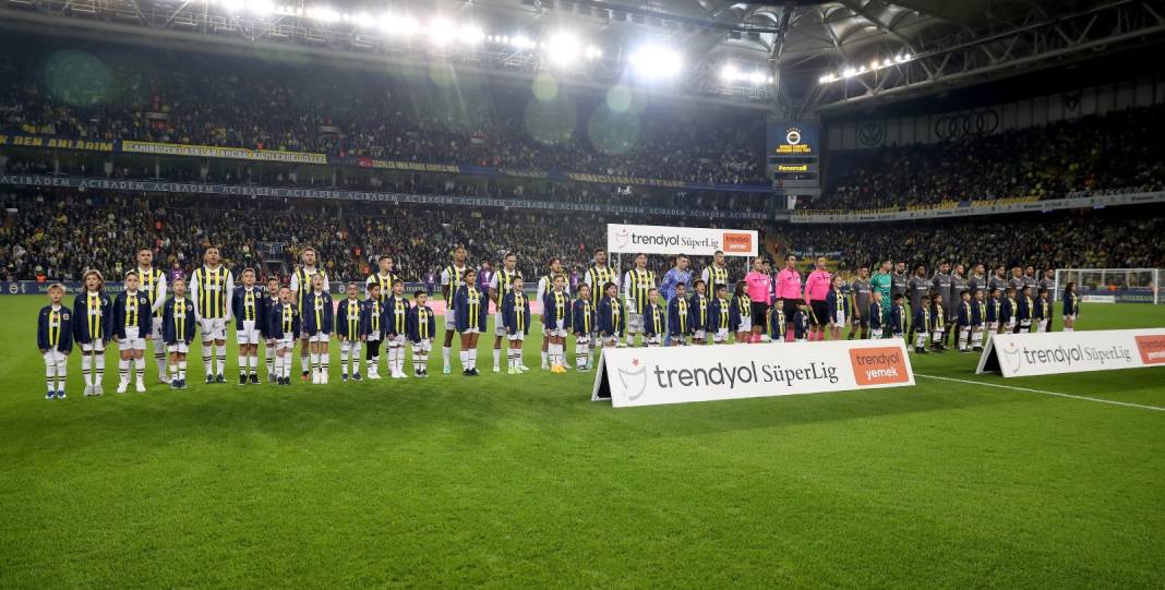 Fenerbahçe Fatih Karagümrük maçından çok özel fotoğraflar: Geri dönüş coşkusu tribünlere böyle yansıdı 40